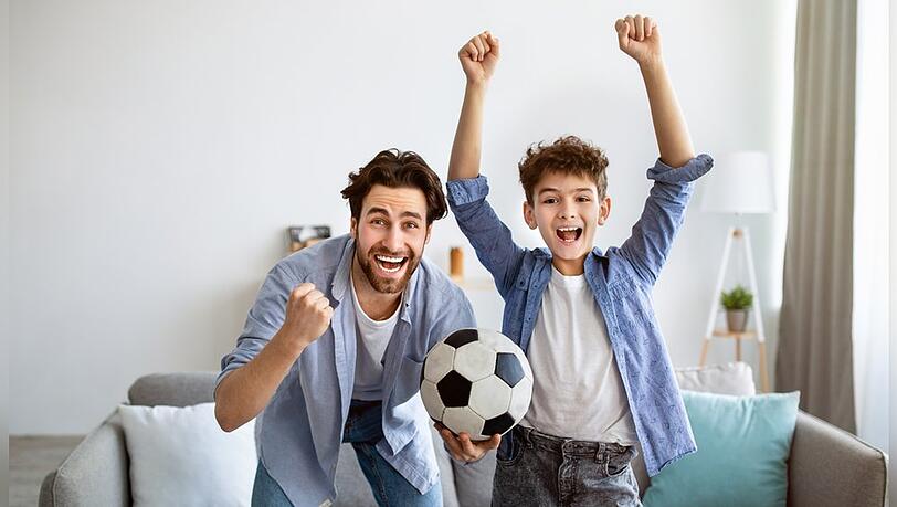 Jede Menge Fußball gibt es jetzt auch auf dem hauseigenen Sender DFB.TV. Jede Menge Fußball gibt es jetzt auch auf dem hauseigenen Sender DFB.TV.