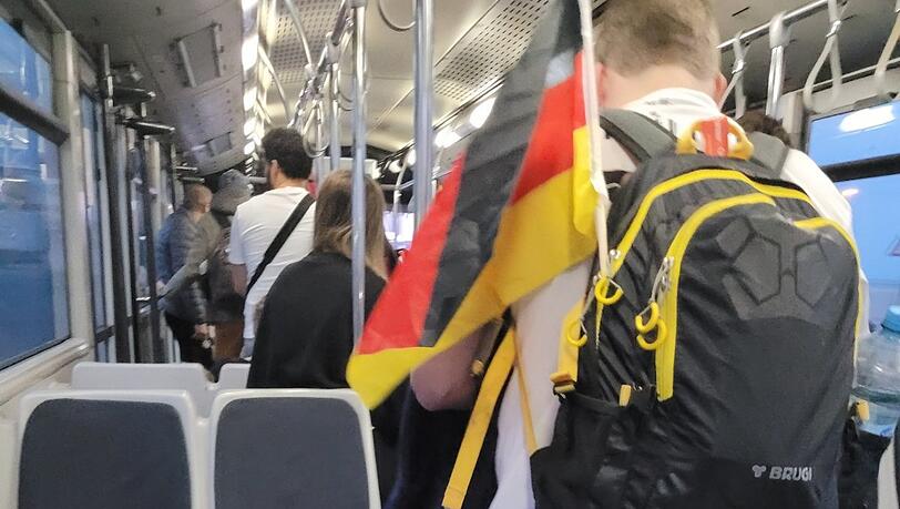 Es gibt sie doch, die DFB-Fans. Es gibt sie doch, die DFB-Fans.