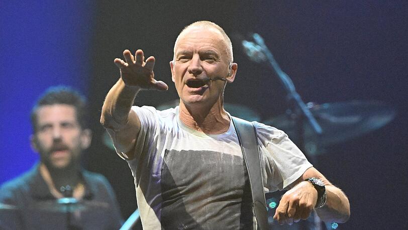 Sting brachte die Police-Songs in reduzierter Form auf die Bühne. Sting brachte die Police-Songs in reduzierter Form auf die Bühne.