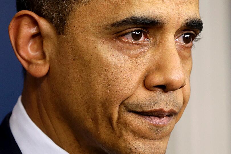 US-Präsident Barack Obama kämpft bei seiner Ansprache im Weißen Haus mit den Tränen. Nach dem Amoklauf stehen die USA unter Schock.