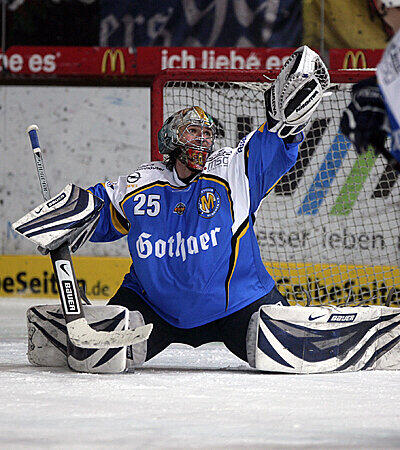 Sebastian Elwing im Trikot des EHC.
