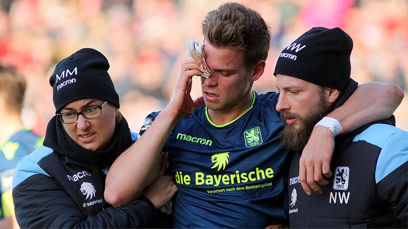 Musste in Cottbus verletzt runter: Löwe Simon Lorenz (Mi.).