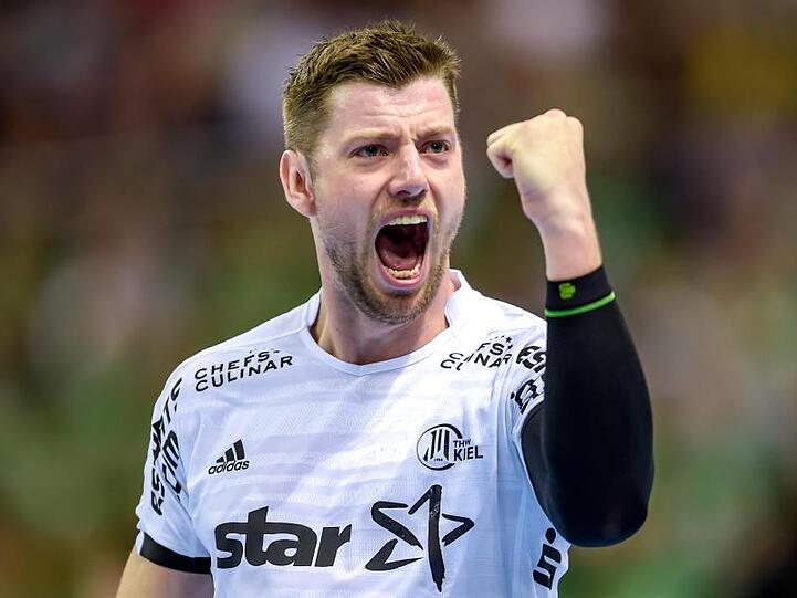 Kiels Niclas Ekberg feiert einen Treffer. Foto: Axel Heimken/Archivbild