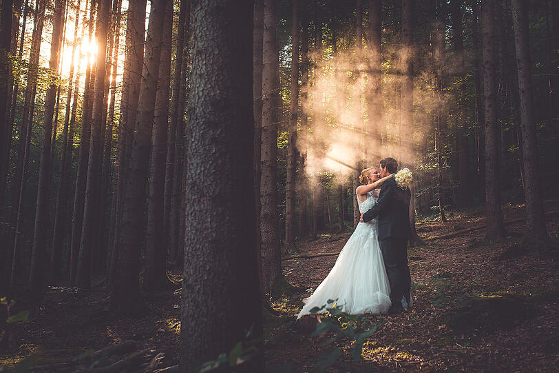 Der besondere Tag will natürlich festgehalten werden, von Herzblut Weddings erhalten Sie eine Hochzeitsreportage im Wert von 2.000 €.