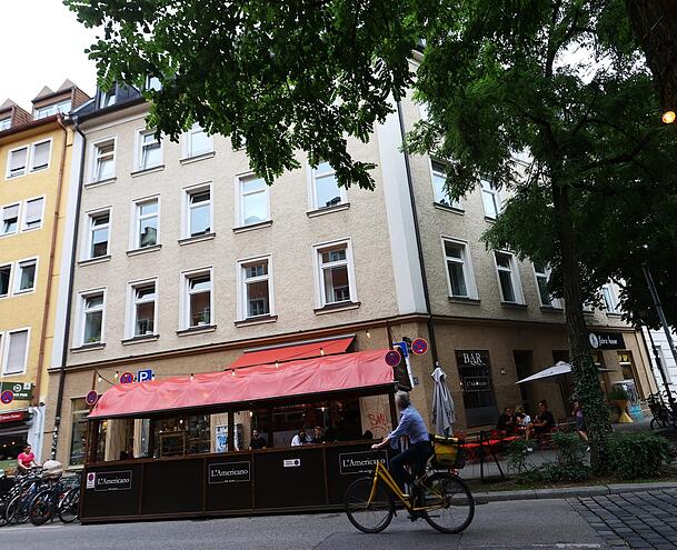 Der schlichte, spätklassizistische Bau wurde im Jahr 1875 errichtet und ist in Teilen denkmalgeschützt.