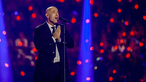 Der Graf stürzte bei seinem Comeback-Konzert auf der Bühne schwer.