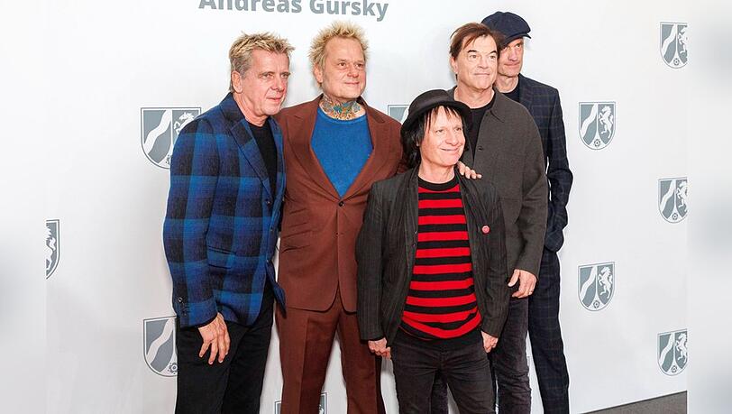 Die Toten Hosen stehen mit "Opium f&uuml;rs Volk" auf Platz eins der Albumcharts.