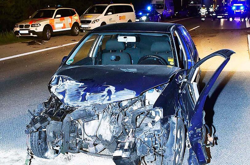 Am Freitagabend starb eine Frau nach einem Unfall auf der A92. Die Bilder.