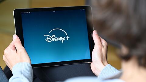 Das Logo von Disney+ beim Start der Anwendung. Das Unternehmen hat Abonnenten stärker zu Kasse gebeten - in einer Art und Weise, die wohl unrechtmäßig war.