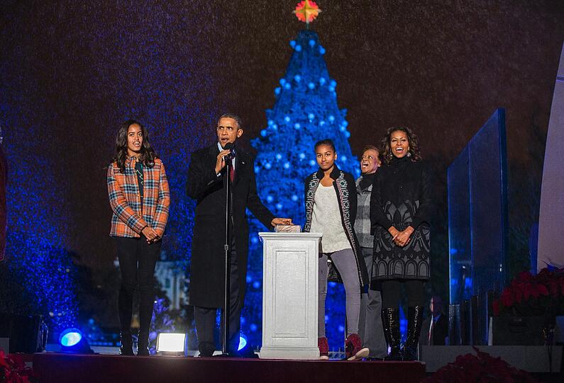 Merry Christmas! Der Weihnachtsbaum vor dem Weißen Haus leuchtet wieder. Die Bilder