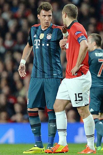 SAISON 2013/2014: Unter der Woche stand anschließend die Champions League auf dem Plan. Für die Bayern ging es in Manchester gegen United. Doch im Viertelfinal-Hinspiel reichte es nur zu einem 1:1.