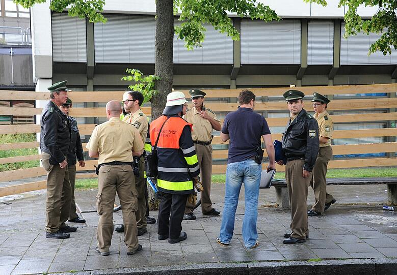 Weitere Bilder des Feuerwehreinsatzes im Schulzentrum in Moosach.