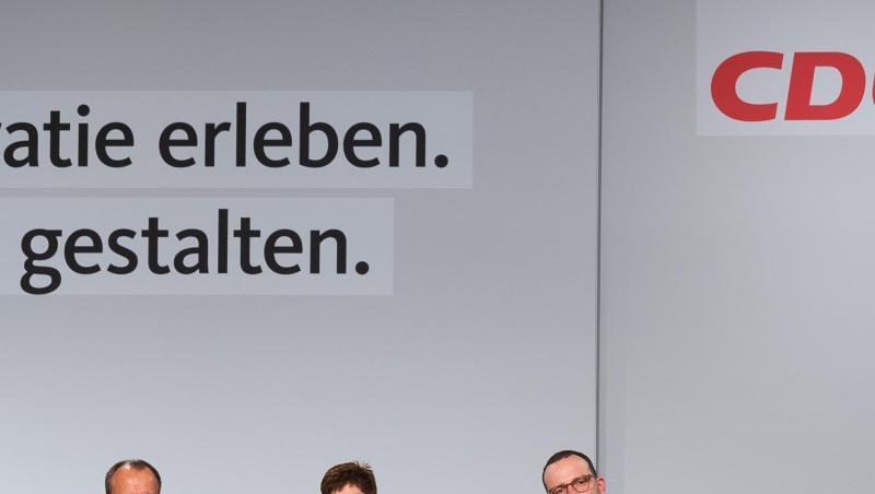 Friedrich Merz, Annegret Kramp-Karrenbauer und Jens Spahn bei der CDU-Regionalkonferenz auf dem Gelände der Messe Idar-Oberstein auf der Bühne. Friedrich Merz, Annegret Kramp-Karrenbauer und Jens Spahn bei der CDU-Regionalkonferenz auf dem Gelände der Messe Idar-Oberstein auf der Bühne.