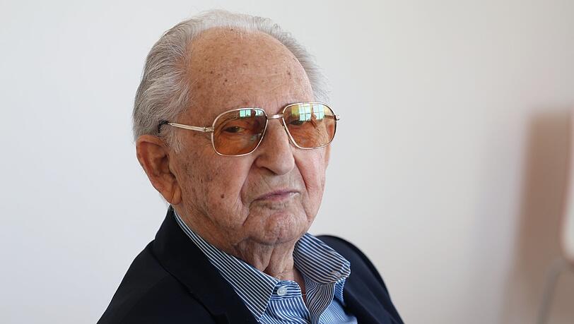 "Das Leben ist eine feine Sache": Abba Naor, 96 Jahre alt, beim Gespräch mit der AZ in der KZ-Gedenkstätte Dachau.