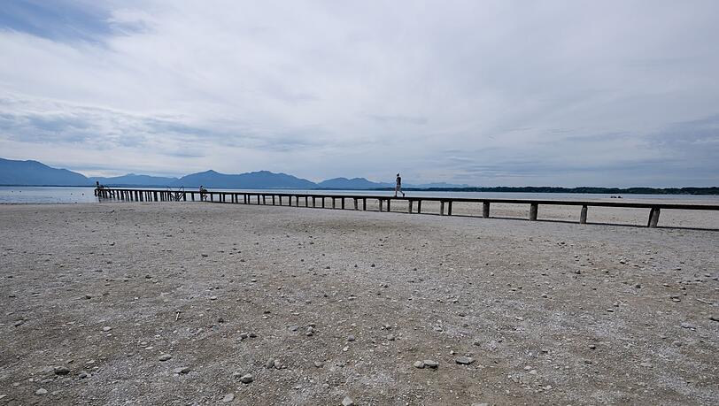 Nicht nur am Chiemsee herrscht derzeit Niedrigwasser. Nicht nur am Chiemsee herrscht derzeit Niedrigwasser.