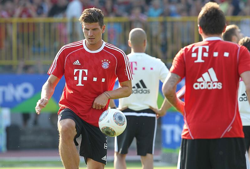 Mario Gomez (li.) und Mario Mandzukic.Der FC Bayern in Riva am Gardasse: Sehen Sie hier die ersten Bilder aus dem Trainingslager!