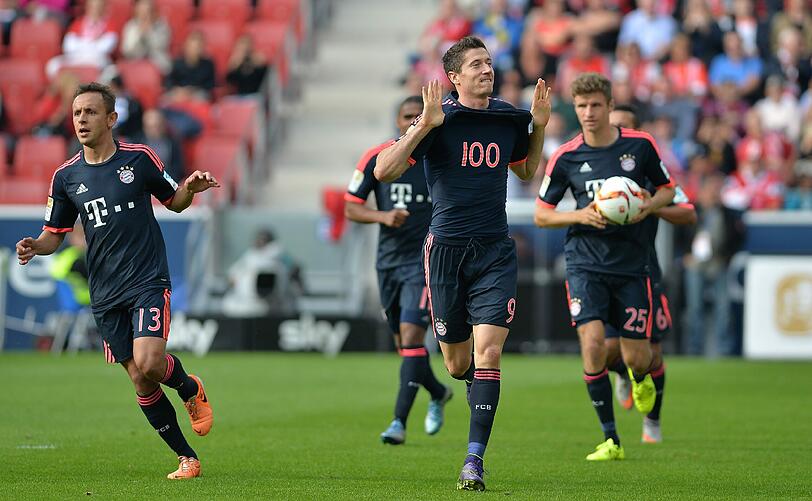 Robert Lewandowski knackte die 100-Tore Marke.