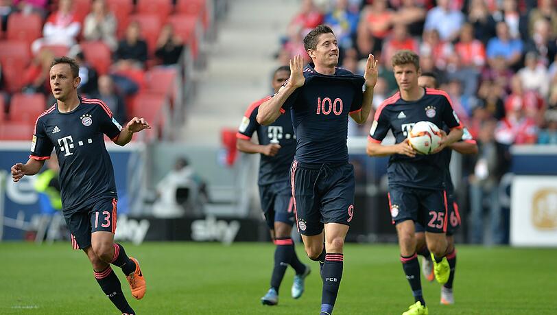 Robert Lewandowski knackte die 100-Tore Marke. Robert Lewandowski knackte die 100-Tore Marke.