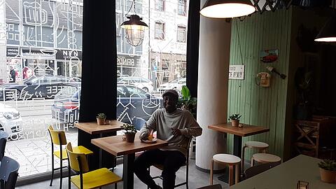 Michael Frimpong in seinem Lokal.