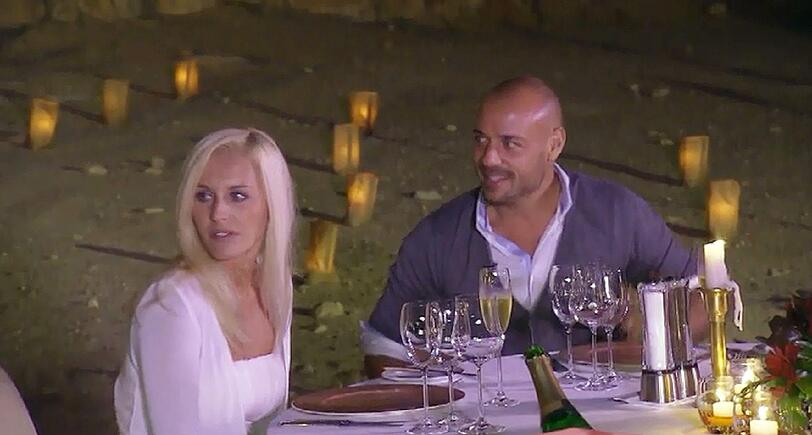 Susi und Christian sind begeistert von ihrem Candle Light Dinner in Jordanien.