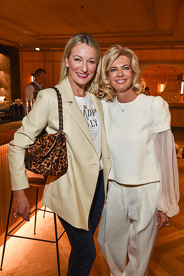 Monika Gruber mit Tanja Ehrmann