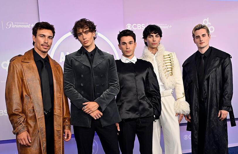 Auf Social Media folgen den Elevator Boys über alle Plattformen Millionen. Auch als Musiker sind die fünf aktiv (von links: Tim Schäcker, Bene Schulz, Julien Brown, Jacob Rott und Luis Freitag). Auf Social Media folgen den Elevator Boys über alle Plattformen Millionen. Auch als Musiker sind die fünf aktiv (von links: Tim Schäcker, Bene Schulz, Julien Brown, Jacob Rott und Luis Freitag).