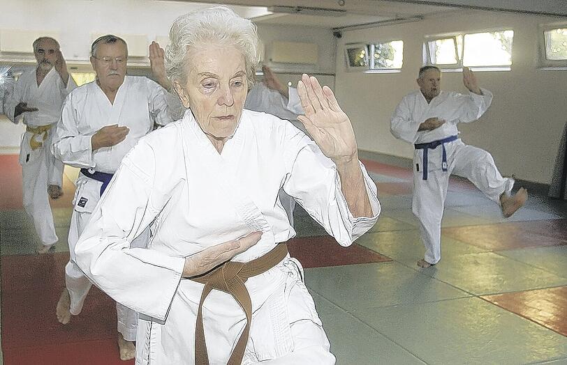 Senioren beim Judo-Training: Wer gesund ist, bekommt von der LV 1871 seine reguläre Rente &ndash; wer angeschlagen ist, unter Umständen deutlich mehr. Foto: dpa