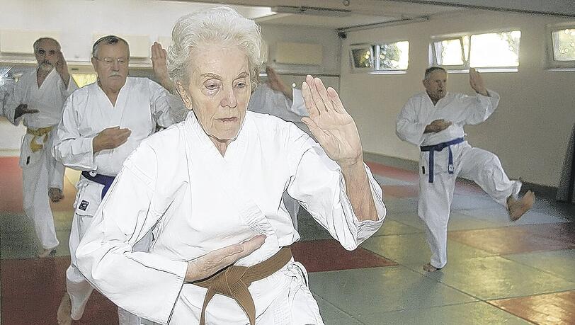 Senioren beim Judo-Training: Wer gesund ist, bekommt von der LV 1871 seine reguläre Rente &ndash; wer angeschlagen ist, unter Umständen deutlich mehr. Foto: dpa