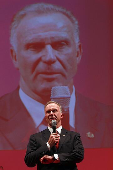 Bittere Niederlage für die Bayern: Beim Bankett war die Stimmung auf dem Boden. Die Bilder