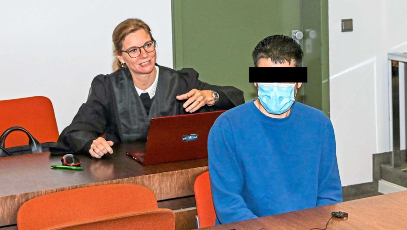 Deniz Z. mit seiner Anwältin. Deniz Z. mit seiner Anwältin.