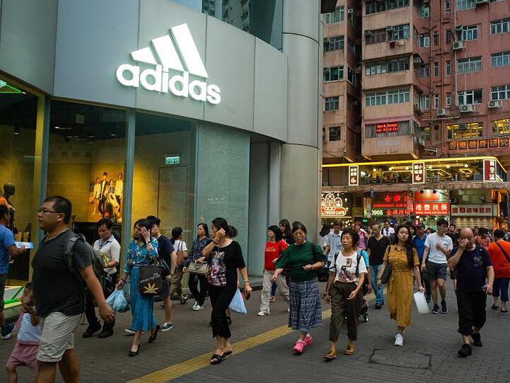 Adidas. Foto: Gregor Fischer/dpa/Archivbild