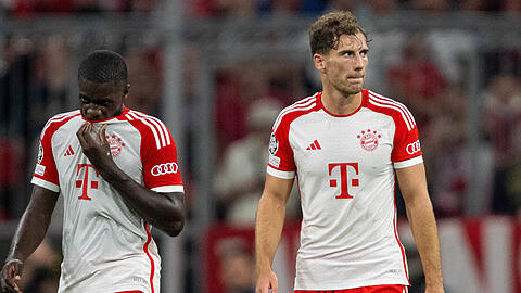 Dayot Upamecano (l.) und Leon Goretzka sind gegen Manchester United kurz aneinandergeraten.