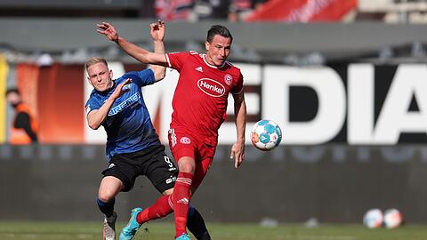 Edgar Prib (r), hier im Trikot von Fortuna Düsseldorf, beendet seine Karriere.