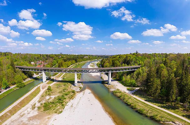 Die Großhesseloher Brücke. Die Großhesseloher Brücke.