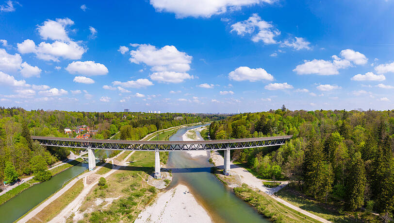 Die Großhesseloher Brücke. Die Großhesseloher Brücke.