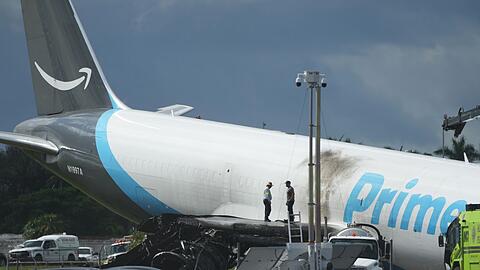 Das Flugzeug schoss &uuml;ber die Landebahn hinaus.
