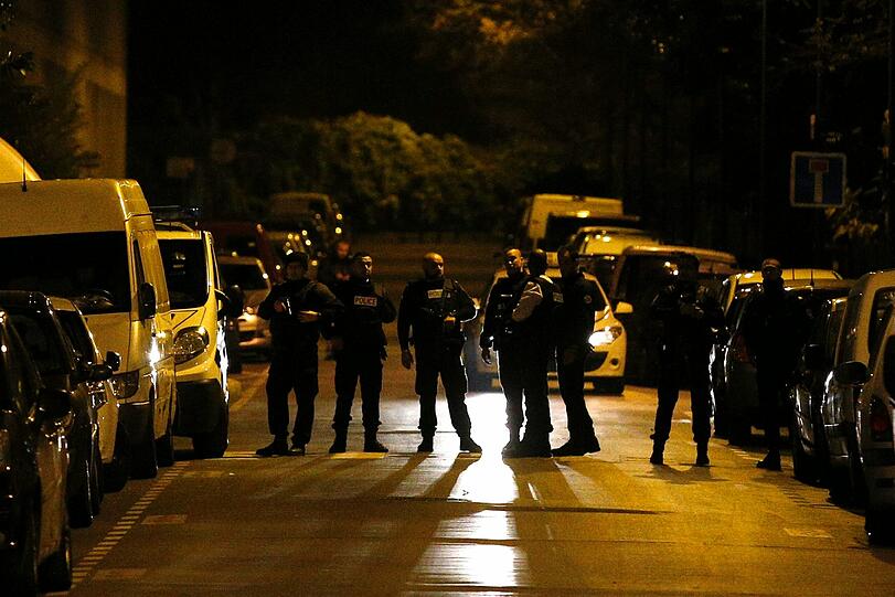 Polizeieinsatz in Saint-Denis: Der gesuchte Terrorist Abdelhamid Abaaoud soll sich in einer Wohnung im Norden von Paris verschanzen.