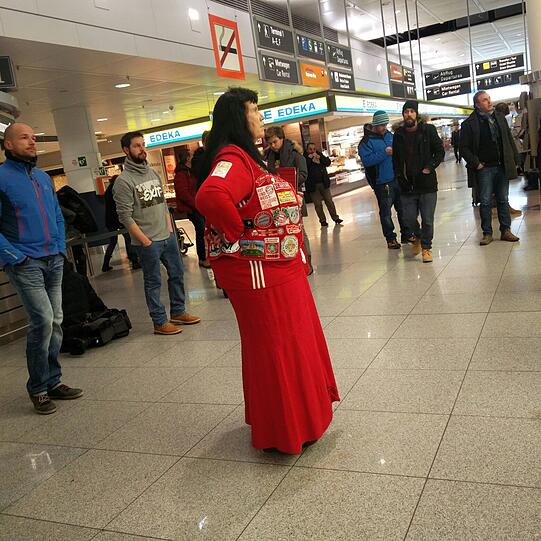 Auch Bayern-Fans empfingen die Stars.