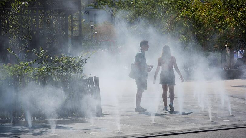 Ein Sprühnebelbrunnen in Paris (Symbolfoto)