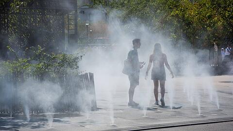 Ein Sprühnebelbrunnen in Paris (Symbolfoto)