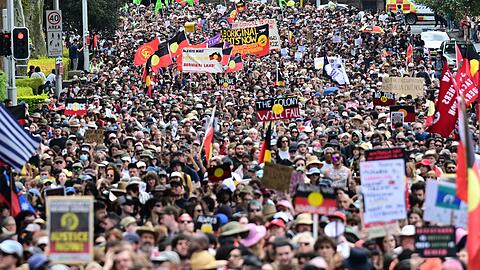 Traditionell protestieren am Nationalfeiertag Zehntausende gegen den "Invasion Day", wie sie den Tag nennen.