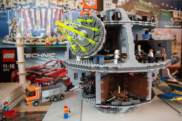 Wer schon immer mal den Lego-Todesstern aus Star Wars nachbauen wollte, ihn sich aber nicht leisten konnte, hat in M&uuml;nchen bald die Gelegenheit dazu.