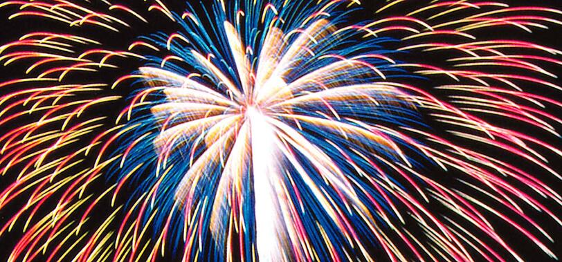 Mit großem Feuerwerk wird in der Silvesternacht das neue Jahr begrüßt. 2011 zieht der ein oder andere endlich in seine eigenen vier Wände.