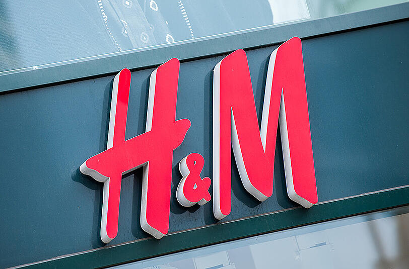 Die schwedische Modekette H&M hat mit dem starken US-Dollar zu kämpfen.