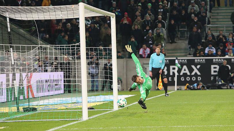 Sven Ulreich: Note 4. Erst beschäftigungs- und dann machtlos beim Elfmeter von Hazard, als der Bayern-Torhüter die Ecke ahnte und noch mit den Fingern dran war. Beim zweiten Tor machtlos, weil er nach dem Cross-Ball von seiner Abwehr allein gelassen wurde.