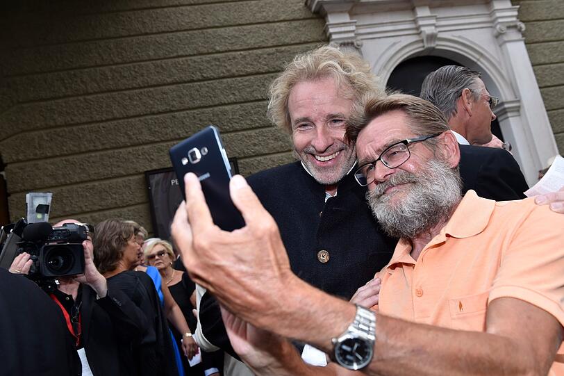 Thomas Gottschalk macht Fan-Selfies