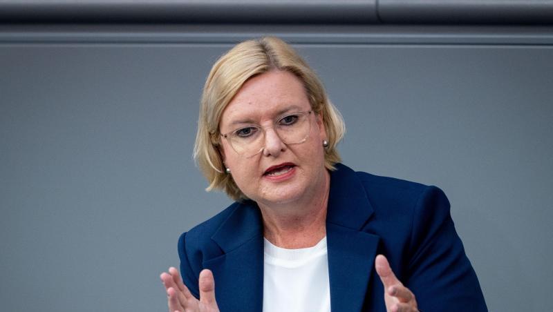 Wehrbeauftragte Högl hatte die Aussetzung der Wehrpflicht im Jahr 2011 als einen "Riesenfehler" bezeichnet.