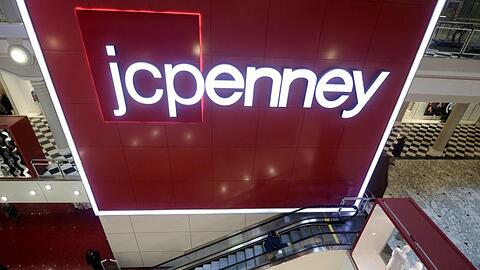 Das Logo von J.C. Penney in einem Warenhaus in New York.