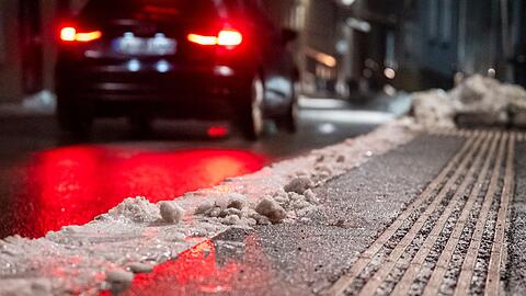 Bis zum Wochenende sollten die Menschen in weiten Teilen Bayerns auf dem Weg zur Arbeit weiter vorsichtig sein.