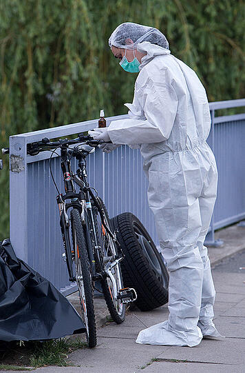 Dramatische Bluttat in Hamburg: Dort ist eine Fahrradfahrer von einem Unbekannten erschossen worden.